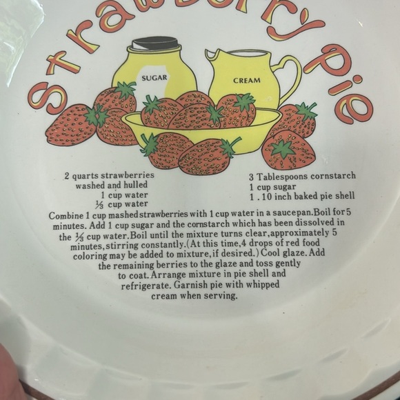 Vintage Strawberry Pie Baking Dish White Ceramic Bakeware Made in Korea - Picture 6 of 15